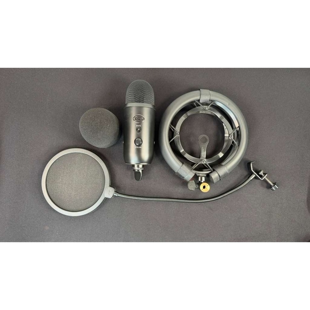 Blue Yeti Professional Multi-Pattern USB Condenser Microphone With 3 Accessories
